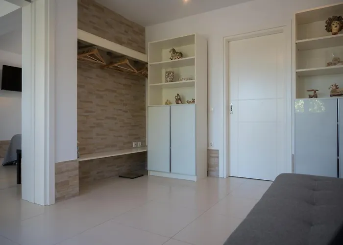 Elysian Garden Vila Míloi